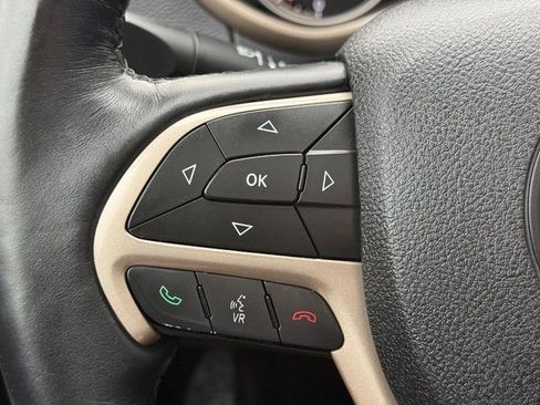 Used 2017 Jeep Cherokee Latitude AWD/4WD image 20