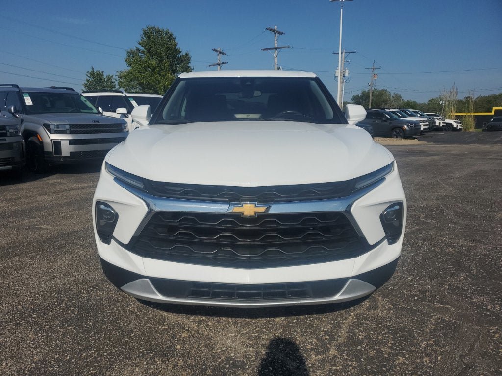 Used 2024 Chevrolet Blazer LT AWD/4WD image 2