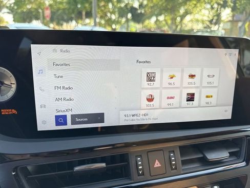 Used 2025 Lexus ES 300h w/ Premium Package FWD image 16