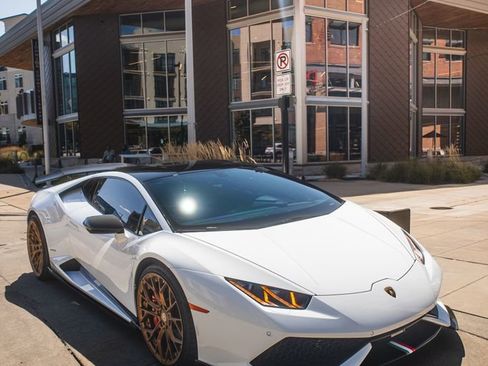 Used 2015 Lamborghini Huracan LP 610-4 image 2