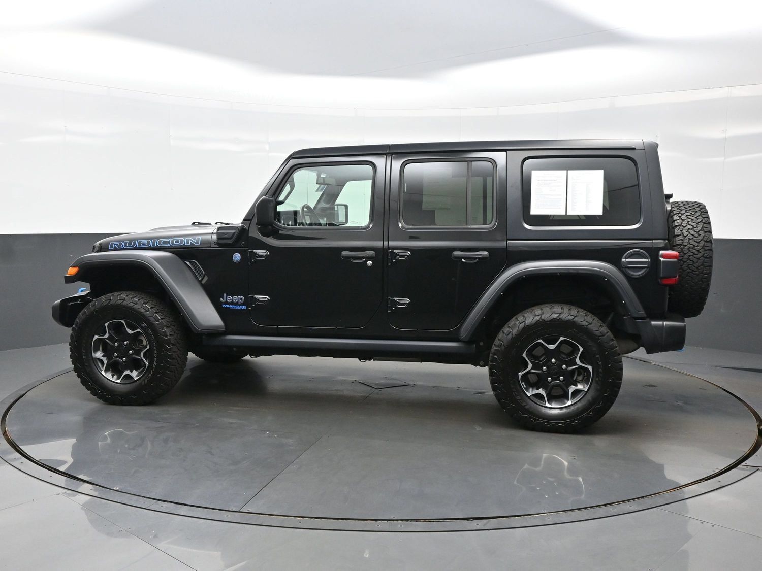 Used 2021 Jeep Wrangler Unlimited Rubicon 4xe w/ Cold Weather Group AWD/4WD image 4