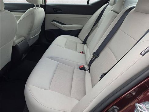 Used 2025 Nissan Altima 2.5 SV FWD image 17
