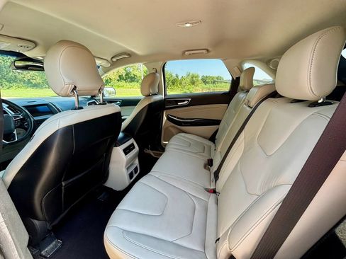 Used 2019 Ford Edge Titanium FWD image 17
