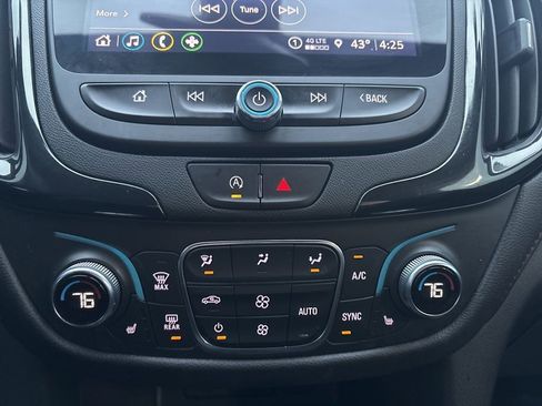 Used 2023 Chevrolet Equinox RS w/ RS Leather Package image 29