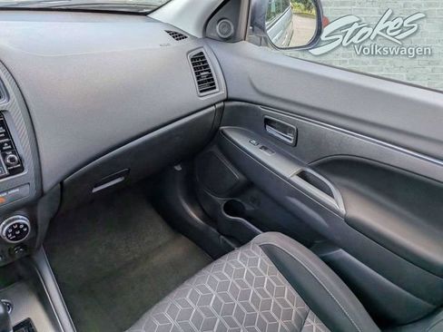 Used 2025 Mitsubishi Outlander Sport ES AWD/4WD image 17