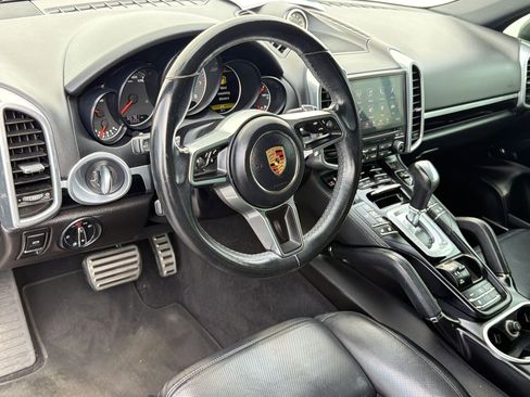 Used 2017 Porsche Cayenne S AWD/4WD image 4
