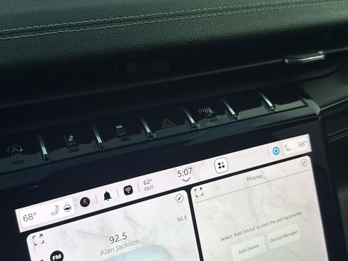 Used 2023 Jeep Grand Cherokee Limited w/ Black Appearance Package image 18