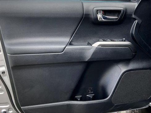 Used 2020 Toyota Tacoma TRD Sport image 22