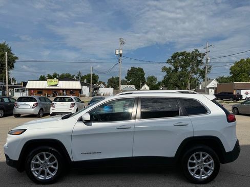 Used 2016 Jeep Cherokee Latitude FWD image 2