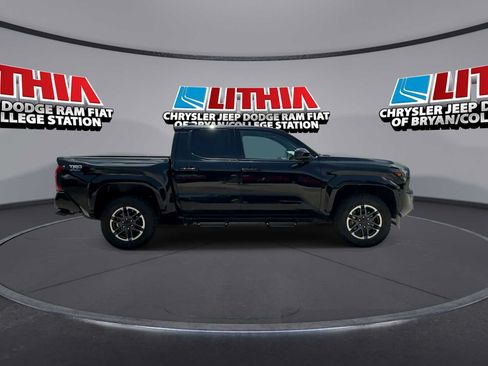 Used 2025 Toyota Tacoma TRD Sport AWD/4WD image 9