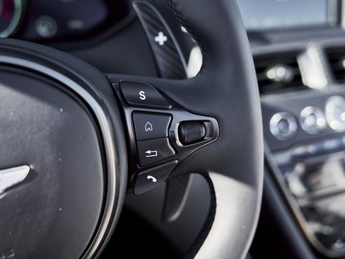 Used 2023 Aston Martin DBS Volante image 59