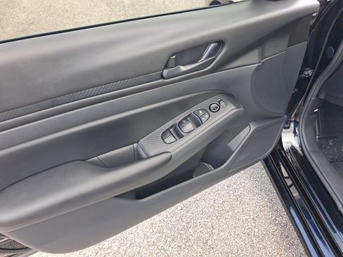 Used 2024 Nissan Altima 2.5 S FWD image 10