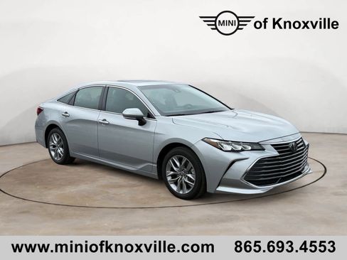 Used 2022 Toyota Avalon XLE w/ Moonroof Package image 1