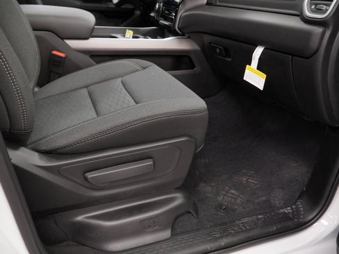 New 2026 RAM 1500 4x4 Crew Cab image 34