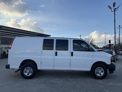 Used 2018 Chevrolet Express 2500 w/ Enhanced Convenience Package image 5