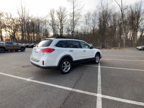 Used 2014 Subaru Outback 3.6R Limited image 9