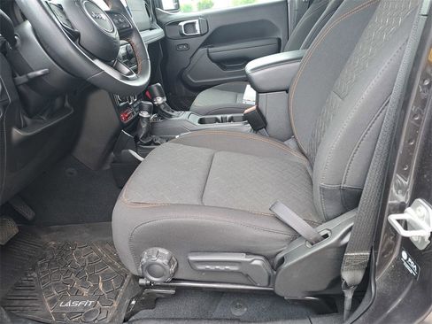 Used 2024 Jeep Gladiator Mojave w/ Technology Group image 12