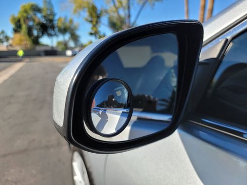 Used 2017 Toyota Camry LE image 9