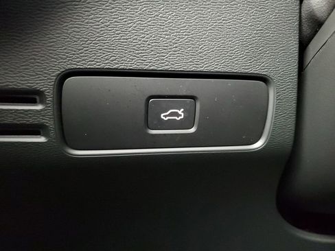 Used 2026 Volvo XC40 B5 Ultra w/ Protection Package Premier image 37