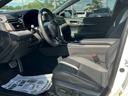 Used 2025 Toyota Camry SE FWD image 12