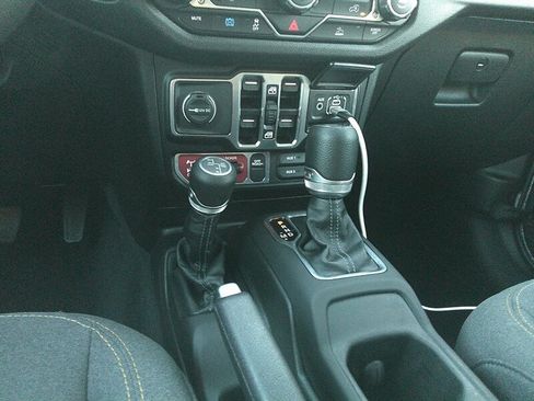 Used 2025 Jeep Wrangler Unlimited Sport S 4xe AWD/4WD image 23