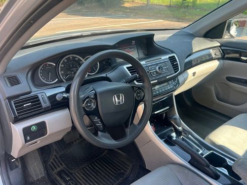 Used 2017 Honda Accord LX image 11