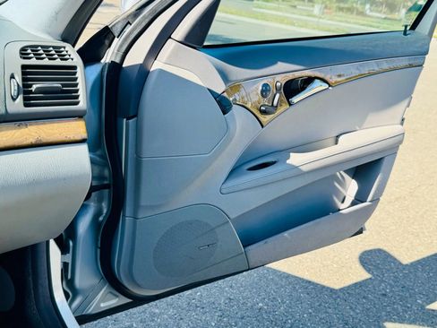 Used 2007 Mercedes-Benz E 350 Sedan image 27