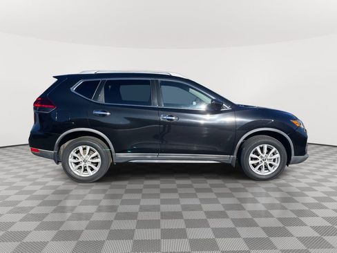 Used 2018 Nissan Rogue SV image 8
