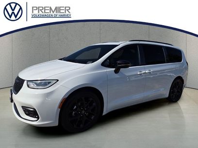 Used 2025 Chrysler Pacifica Limited