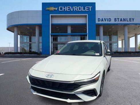 Used 2025 Hyundai Elantra Sport FWD image 3