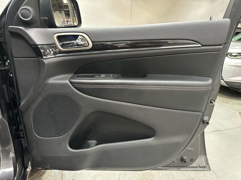 Used 2016 Jeep Grand Cherokee Limited 75th Anniversary AWD/4WD image 8