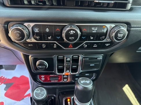 Used 2024 Jeep Wrangler Unlimited Rubicon AWD/4WD image 26