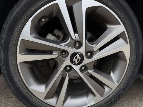 Used 2017 Hyundai Elantra Limited w/ Limited Ultimate Package 09 FWD image 10