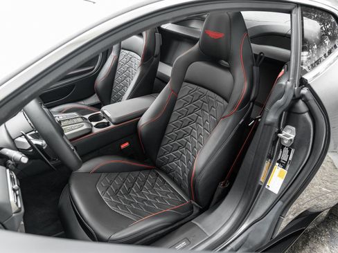 Used 2025 Aston Martin Vanquish RWD image 12