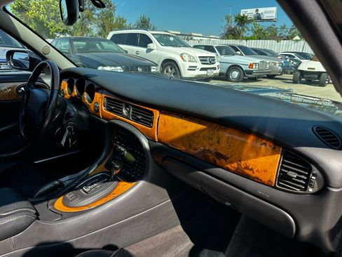 Used 2003 Jaguar XJ8 image 37