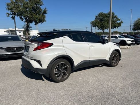 Used 2022 Toyota C-HR XLE image 9