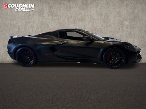Used 2025 Chevrolet Corvette Z06 w/ Stealth Interior Trim Package RWD image 9