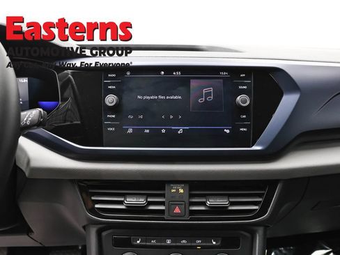 Used 2022 Volkswagen Taos SE FWD image 11