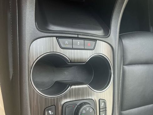 Used 2023 GMC Acadia SLT image 28