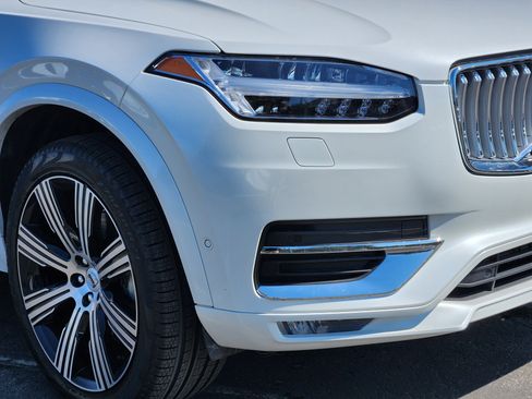 Certified 2025 Volvo XC90 B6 Plus w/ Protection Package Premier image 15