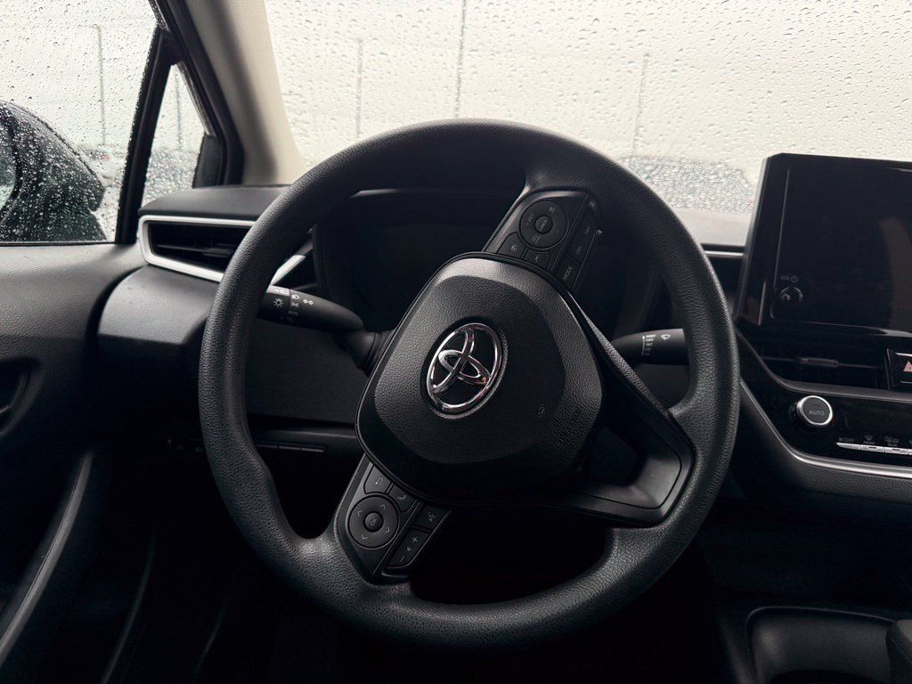 Used 2026 Toyota Corolla LE FWD image 41
