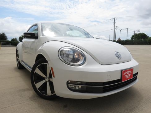 Used 2012 Volkswagen Beetle Turbo FWD image 2