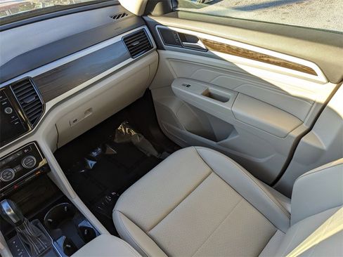 Certified 2022 Volkswagen Atlas SE image 18