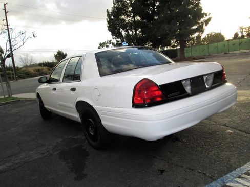 Used 2005 Ford Crown Victoria Police Interceptor image 4