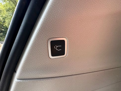 Used 2022 Chrysler Voyager LX FWD image 42