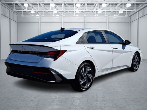 Certified 2025 Hyundai Elantra Sport FWD image 6