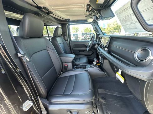 New 2025 Jeep Gladiator Sport image 24