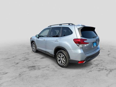 Used 2023 Subaru Forester Premium AWD/4WD image 6