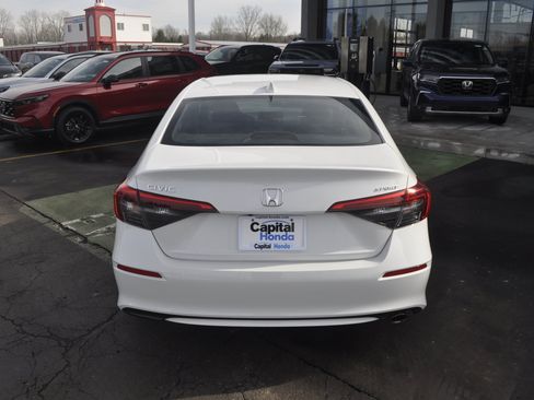 Used 2023 Honda Civic Sport image 6