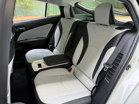 Used 2017 Toyota Prius Prime Advanced FWD image 28